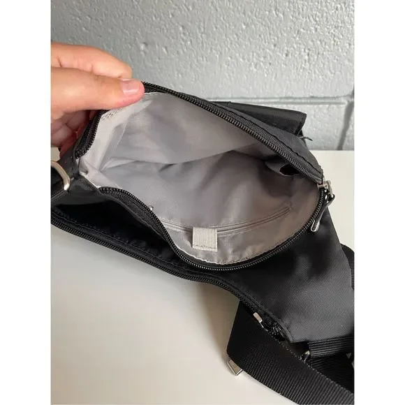 NWOT Baggallini RFID Cross City Bag in Black - Picture 9 of 11